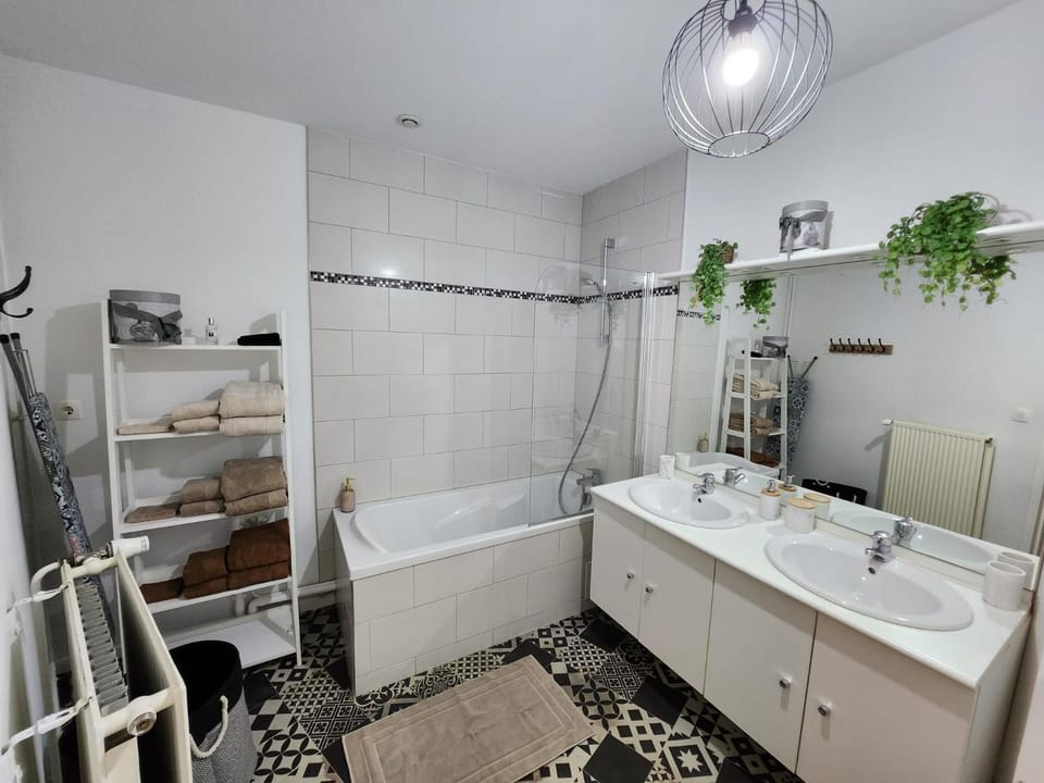 Shower, Bathroom, Bath, towels