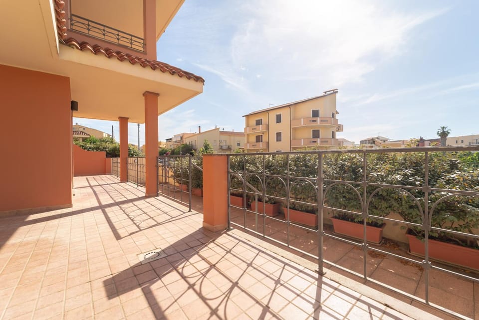 Property building, Day, View (from property/room), Balcony/Terrace