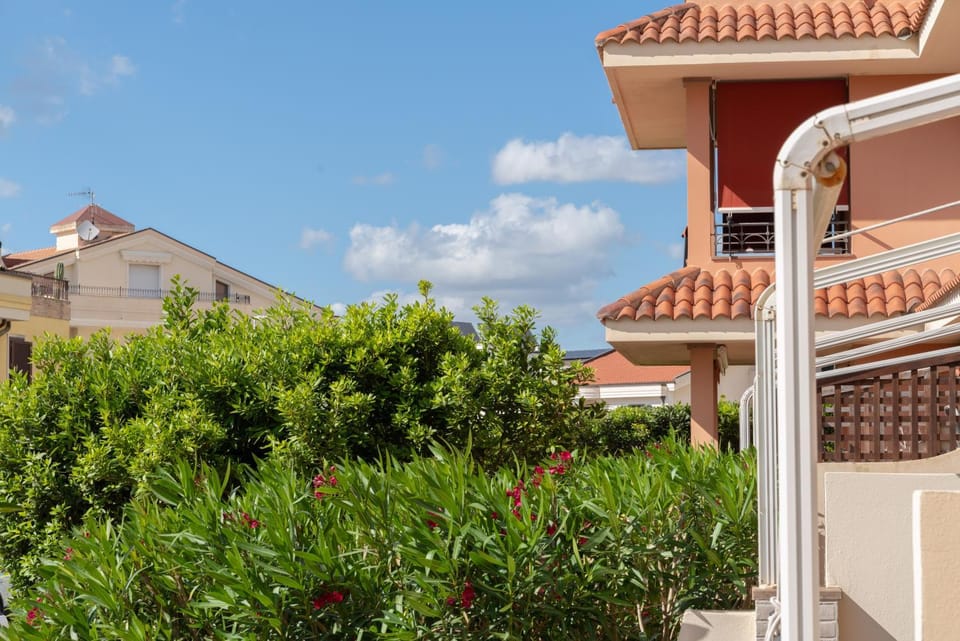 Property building, Day, Garden, Garden view