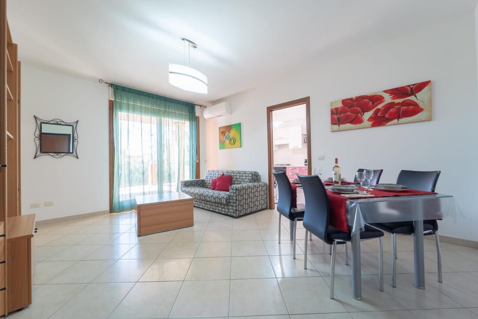 TV and multimedia, Living room, Seating area, Dining area, air conditioner