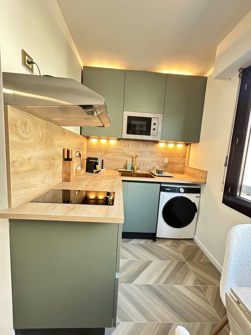 Kitchen or kitchenette