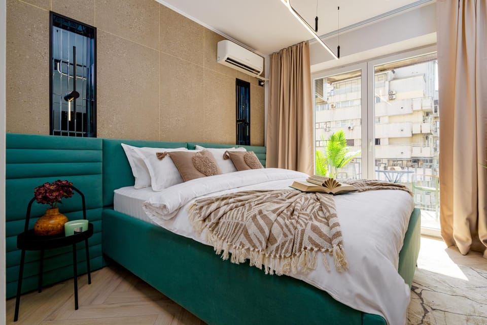 Bedroom, air conditioner