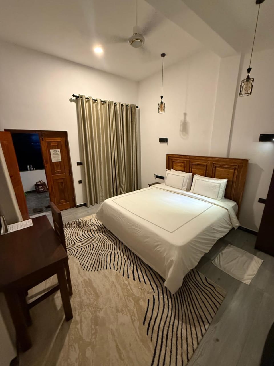 Bed, TV and multimedia, Photo of the whole room, Seating area, Bedroom