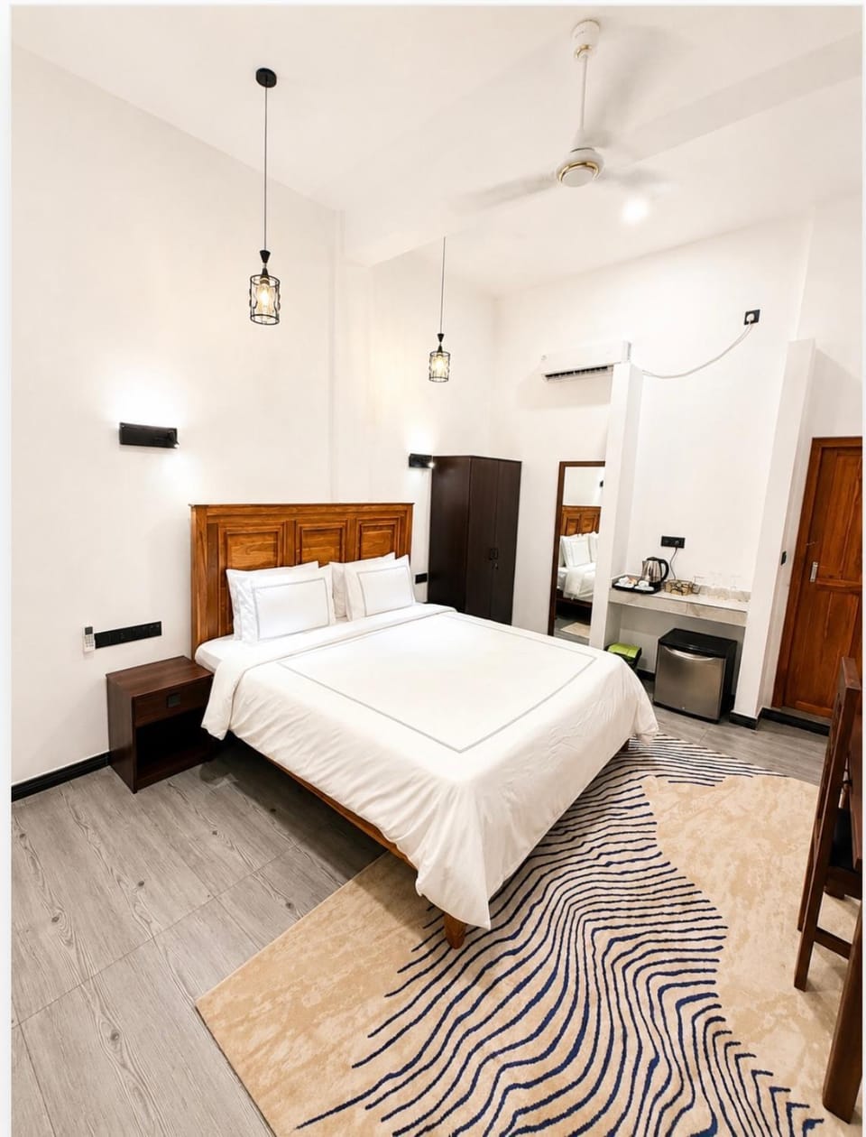 TV and multimedia, Photo of the whole room, Seating area, Bedroom