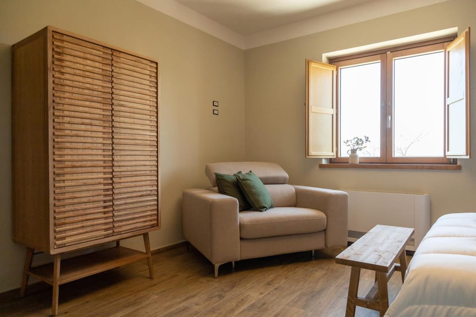 Restaurant/places to eat, Photo of the whole room, Bedroom, Breakfast