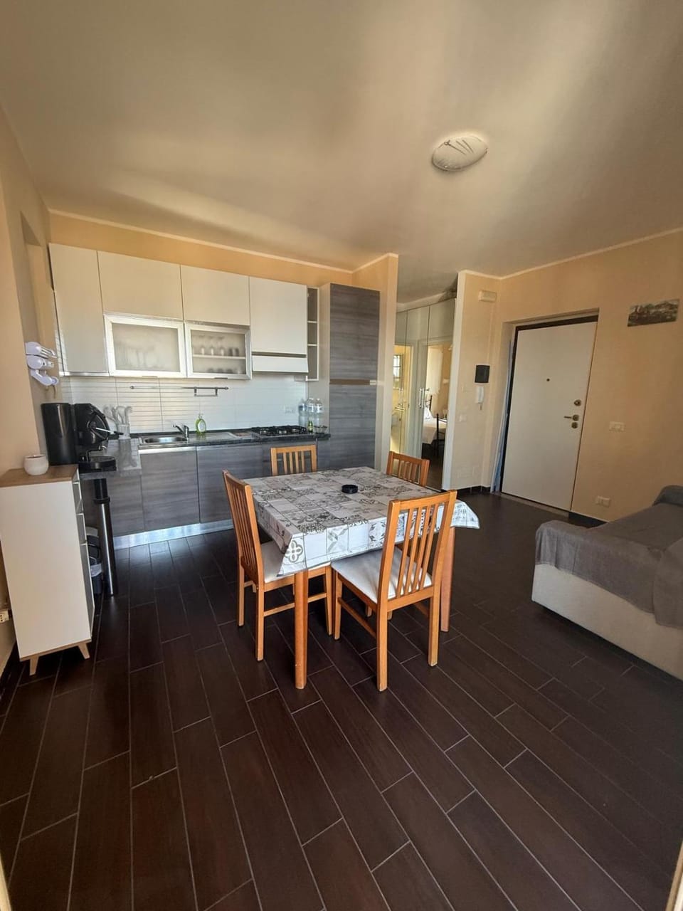 Kitchen or kitchenette, Living room, Dining area, stove