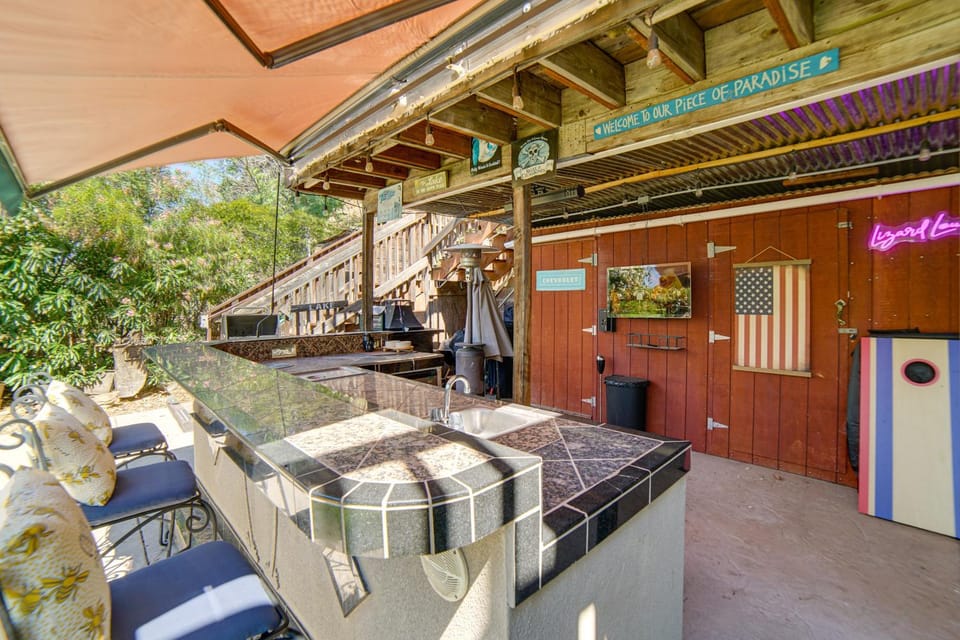 Shared Boat Dock at Clear Lake Couple’s Retreat House in Lucerne