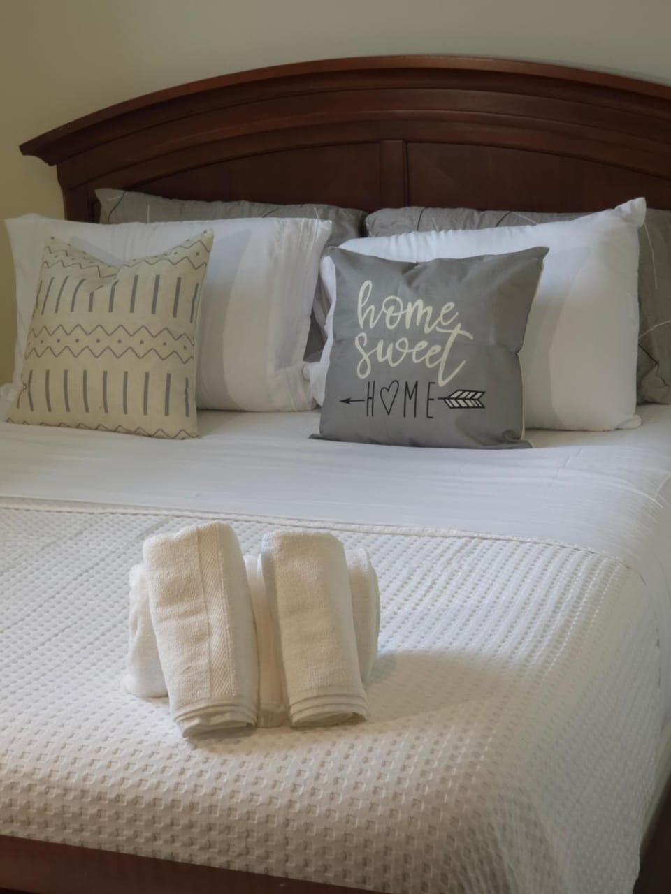 Bed, Bedroom, towels