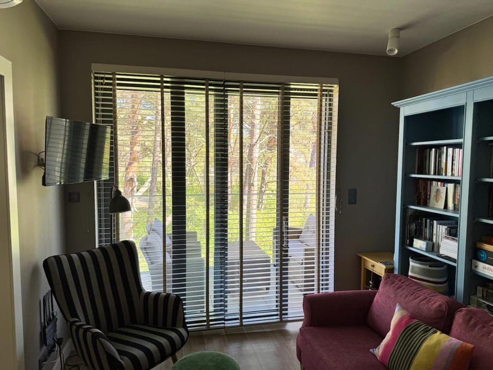 Communal lounge/ TV room, TV and multimedia, Living room, Seating area, Evening entertainment