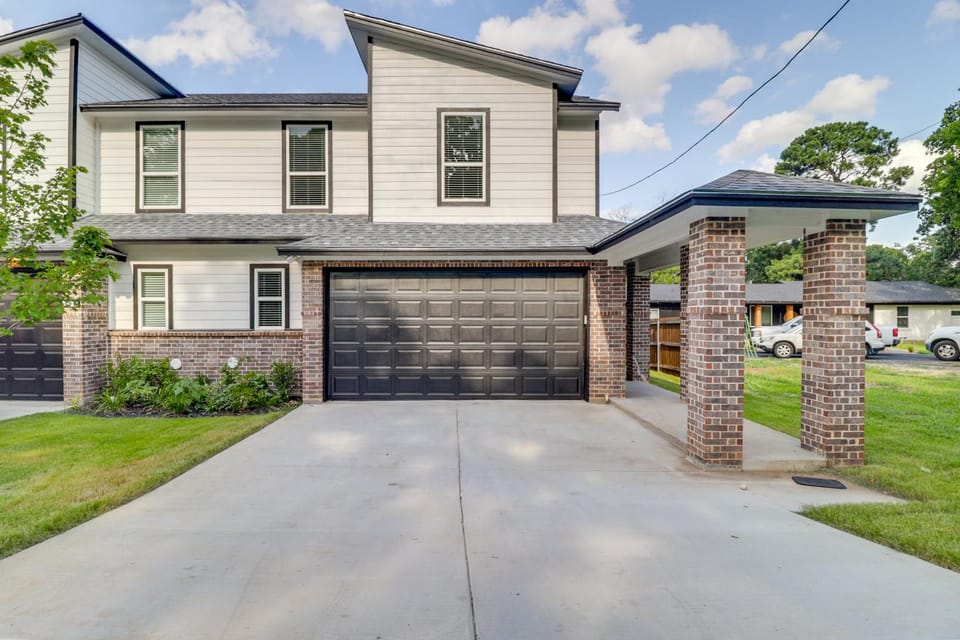 Townhome Near AT&T Stadium: Great for Game Day! House in Arlington