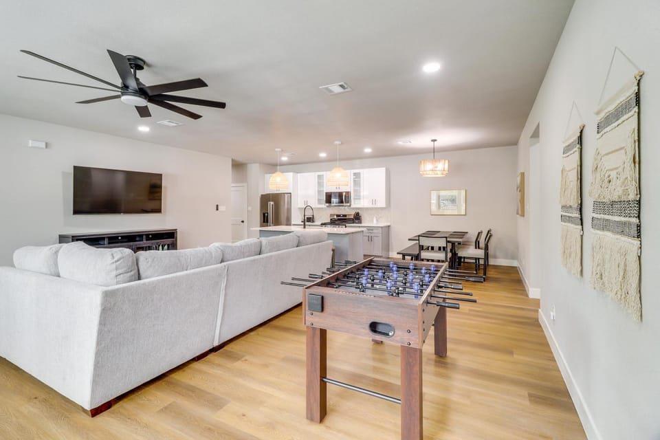 Townhome Near AT&T Stadium: Great for Game Day! House in Arlington
