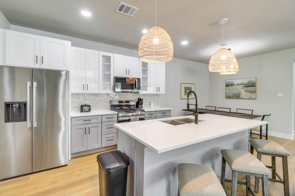 Townhome Near AT&T Stadium: Great for Game Day! House in Arlington