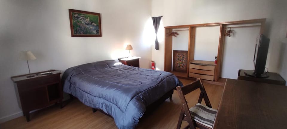 Bed, TV and multimedia, Photo of the whole room, Bedroom, wardrobe