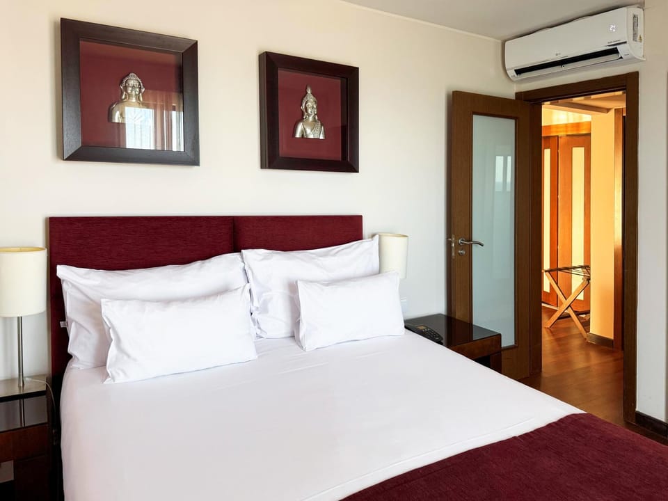 Bed, Photo of the whole room, Bedroom, air conditioner
