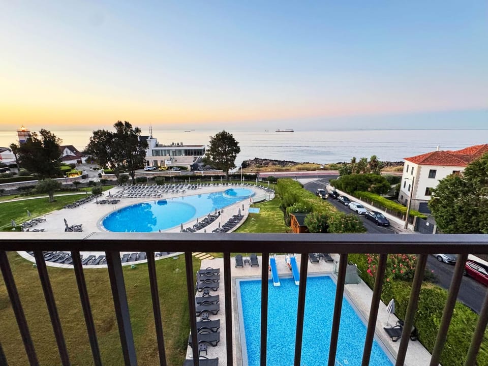 Natural landscape, View (from property/room), Balcony/Terrace, Pool view, Sea view