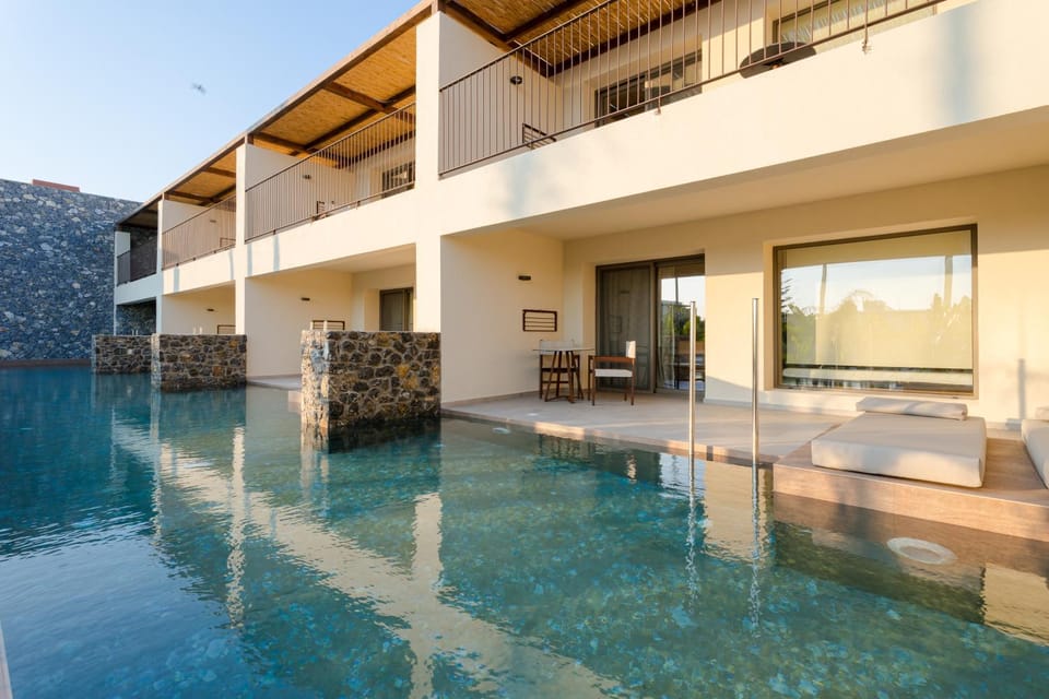Pool view, Swimming pool, sunbed