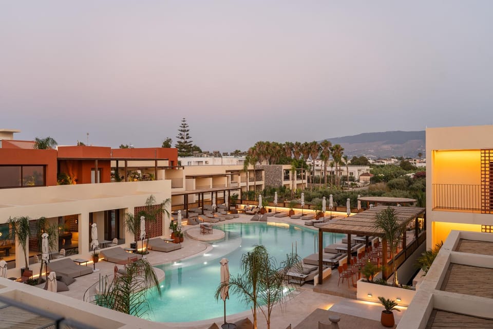 Pool view, Swimming pool, sunbed