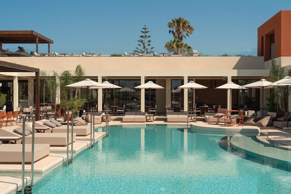 Day, Pool view, Swimming pool, sunbed