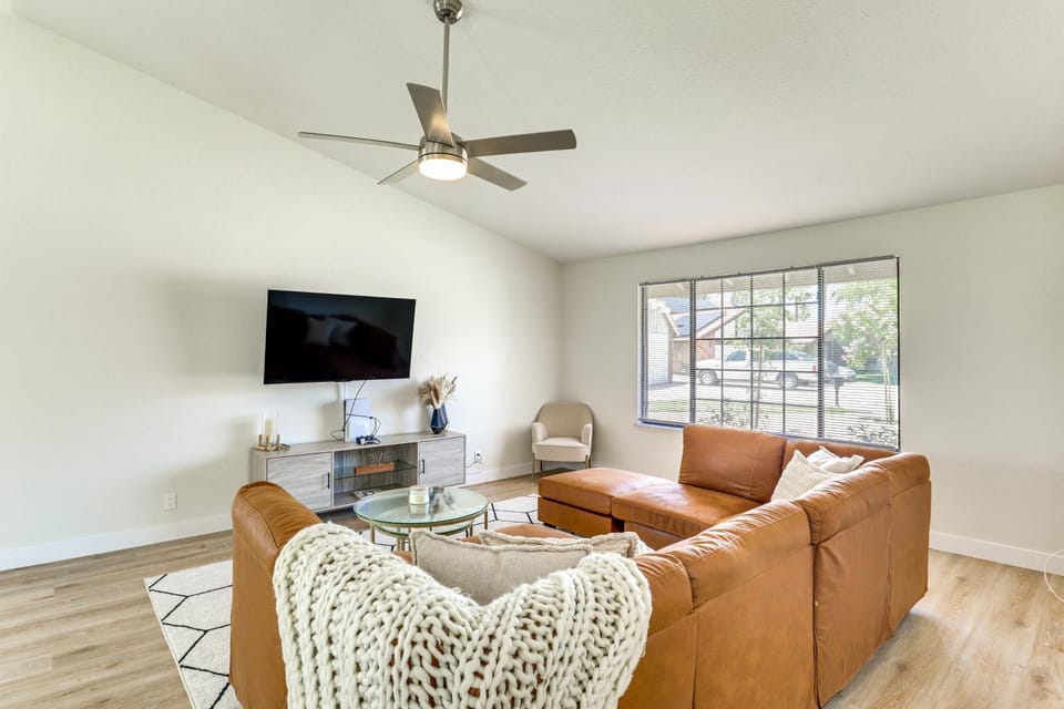 7 Mi to Las Vegas Strip Family Home with Pool! House in Spring Valley