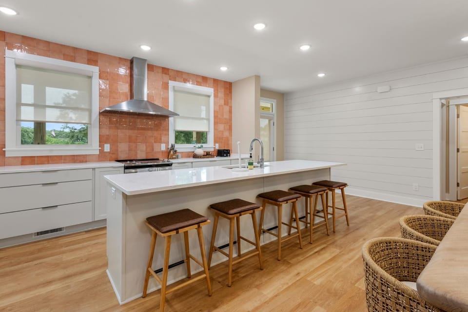 Creamsicle Cottage House in Corolla