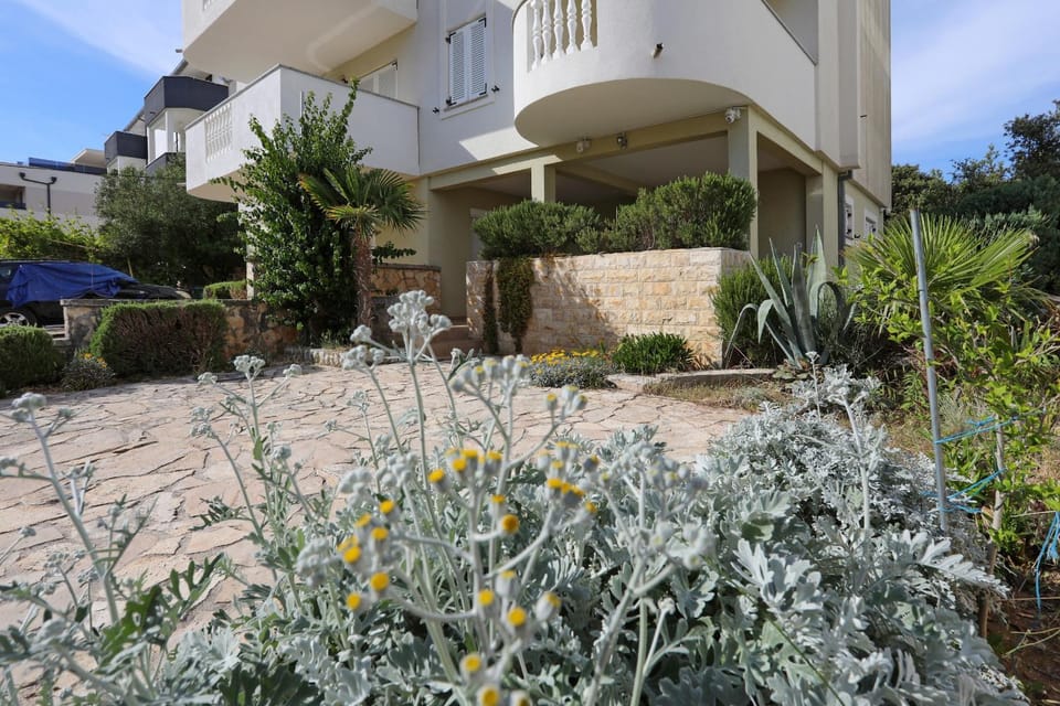 Mare 9 Cozy Apartment with Garden Apartment in Zadar County