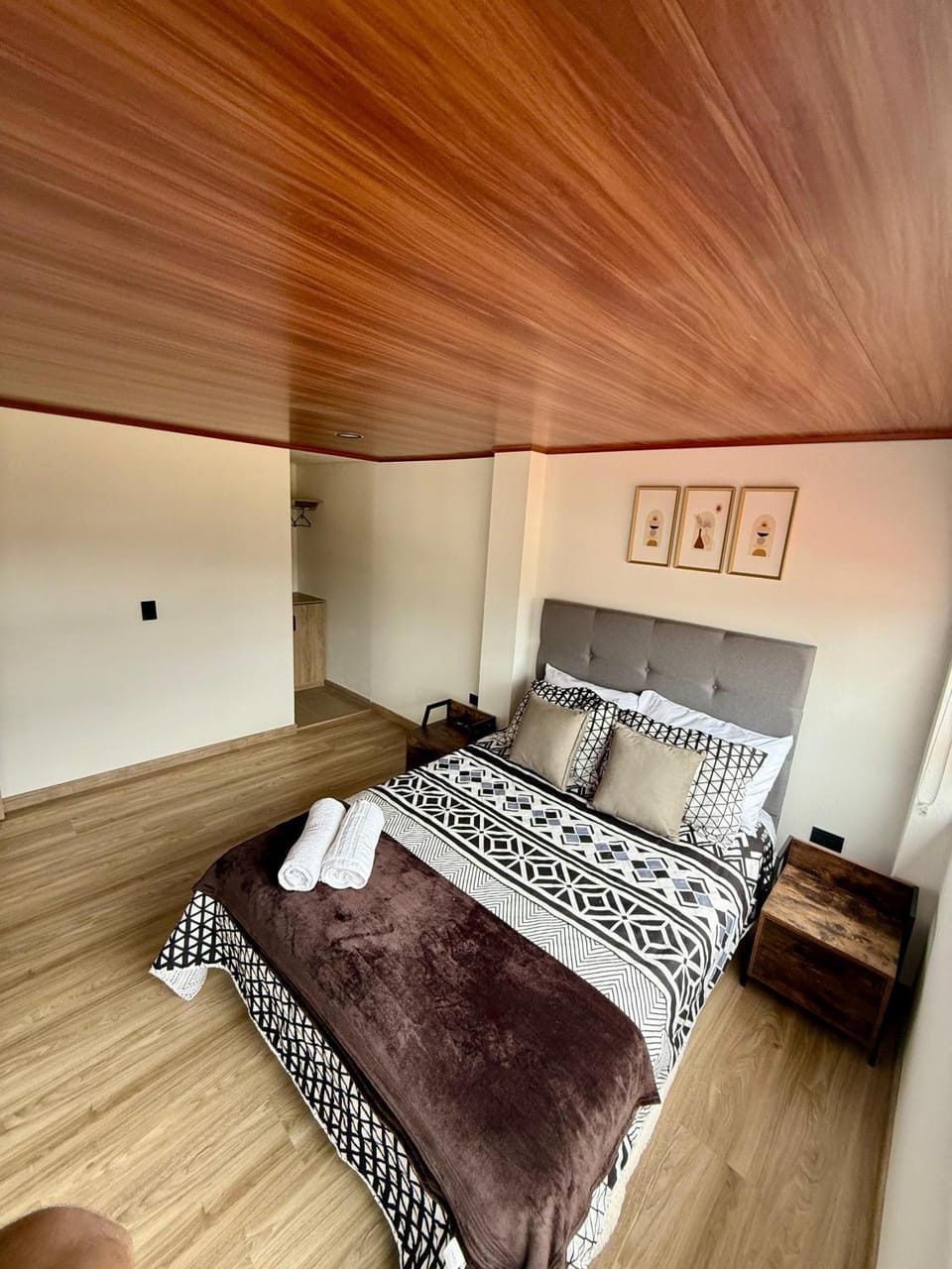 Bed, Photo of the whole room, Bedroom, towels