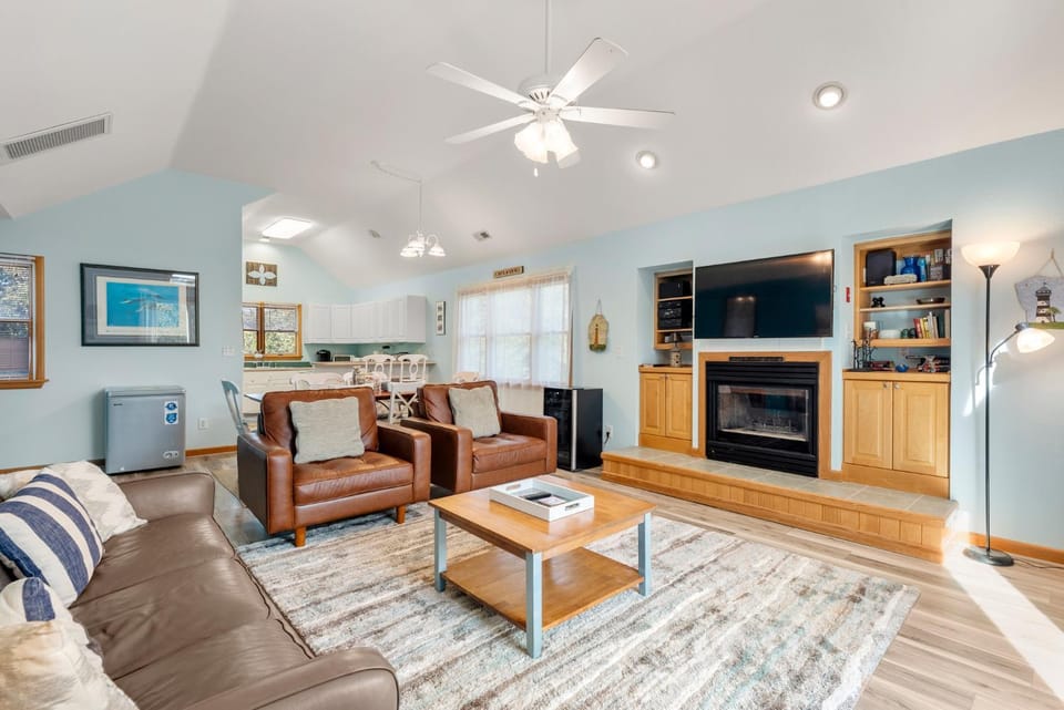 Cue Country Roads House in Corolla