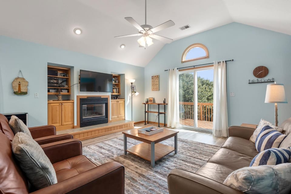 Cue Country Roads House in Corolla