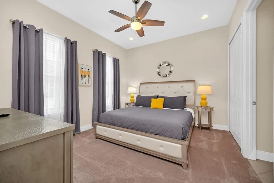 Spacious 5BR Resort - Private Pool - Near Disney! House in Four Corners