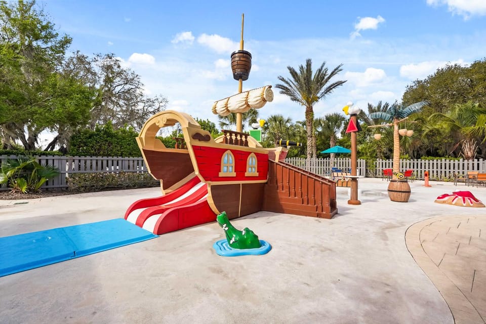 Spacious 5BR Resort - Private Pool - Near Disney! House in Four Corners
