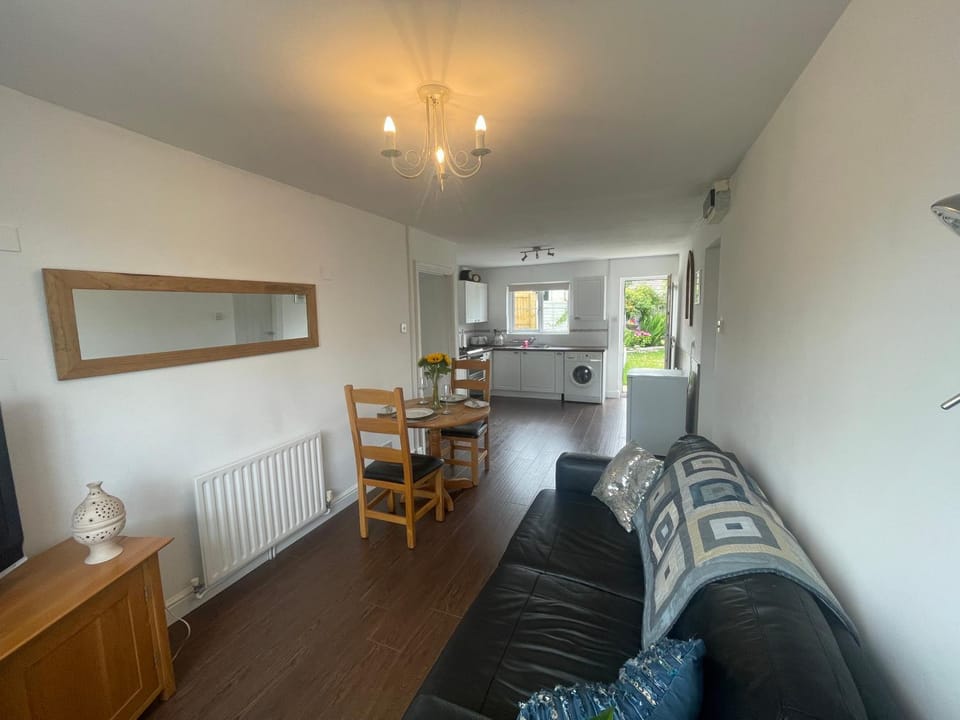 Kitchen or kitchenette, Seating area