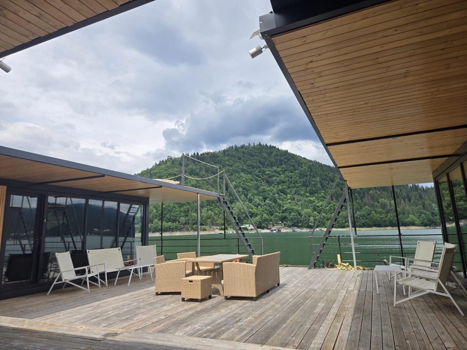 Ponton Plutitor New Life Campground/ 
RV Resort in Romania