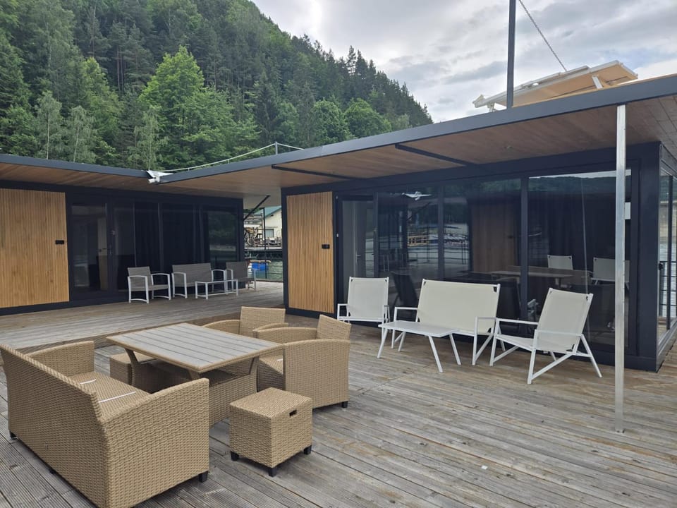 Ponton Plutitor New Life Campground/ 
RV Resort in Romania