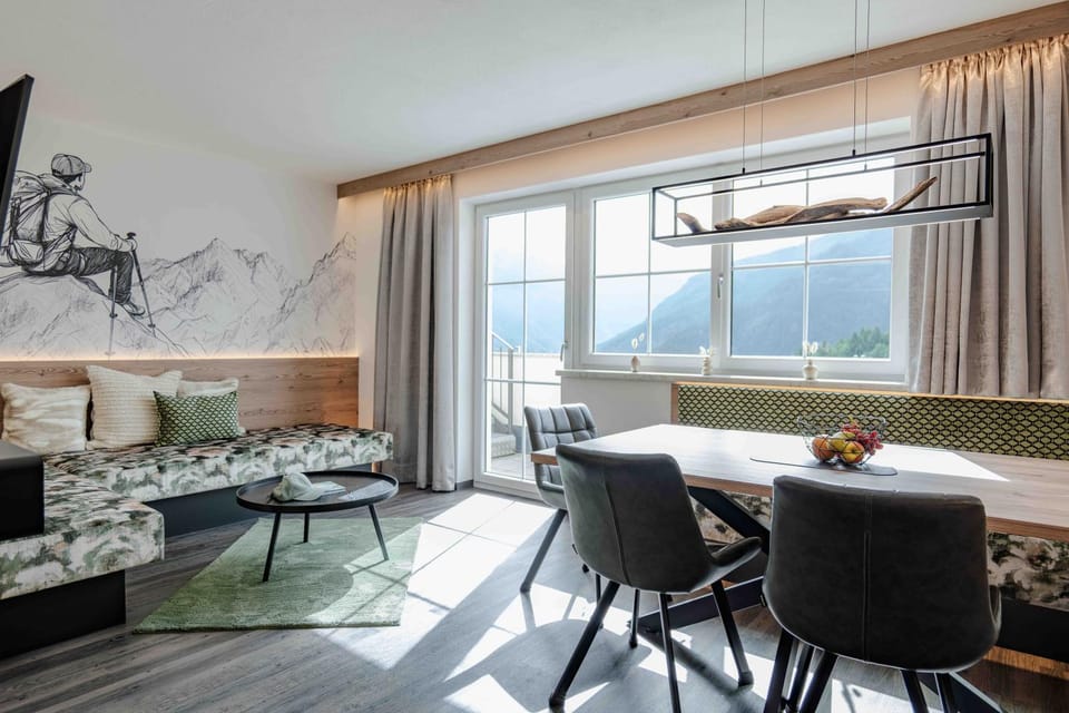 Living room, Seating area, Dining area