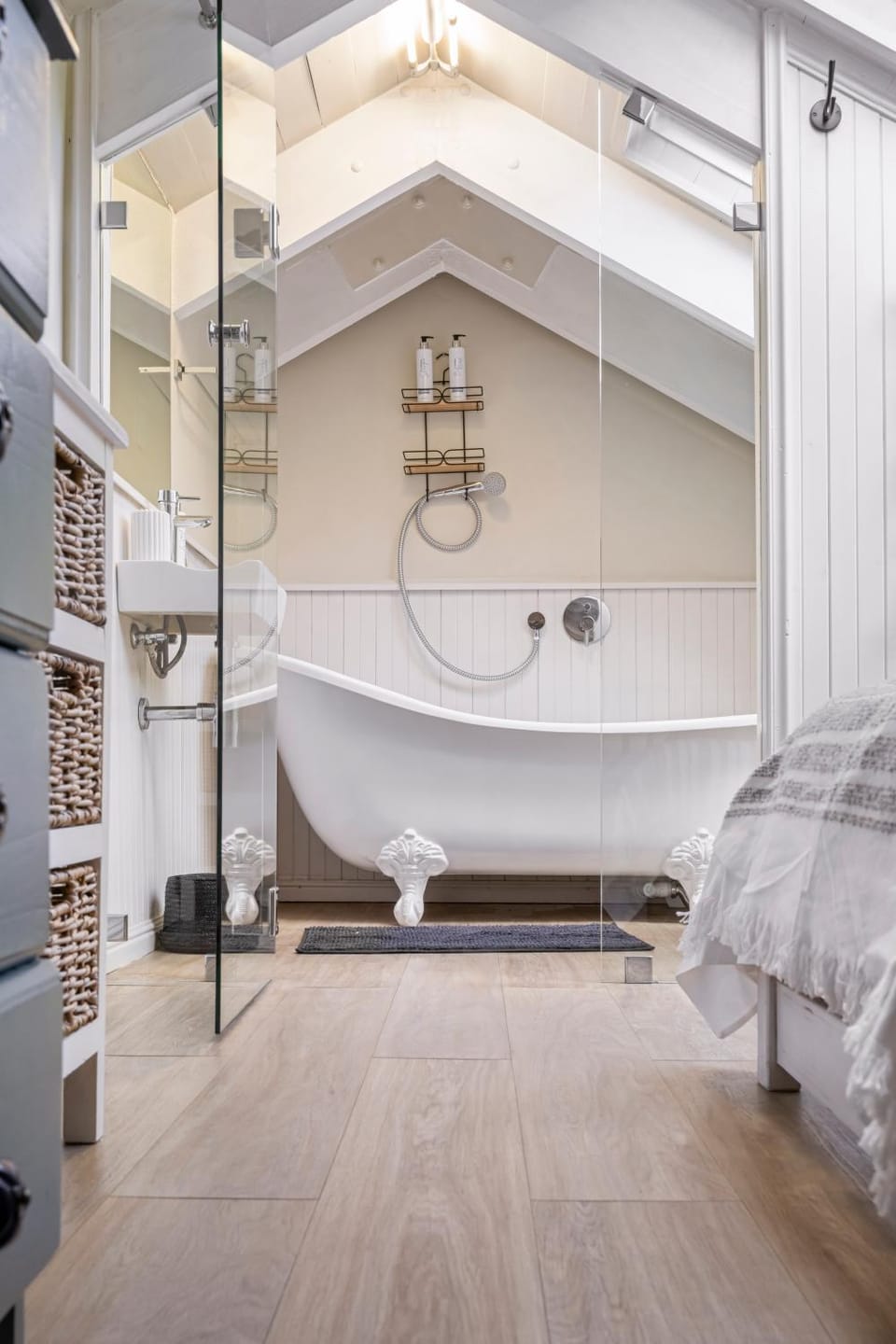 Bed, Bathroom, Bath