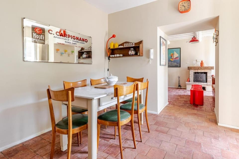 Living room, Dining area, pet friendly