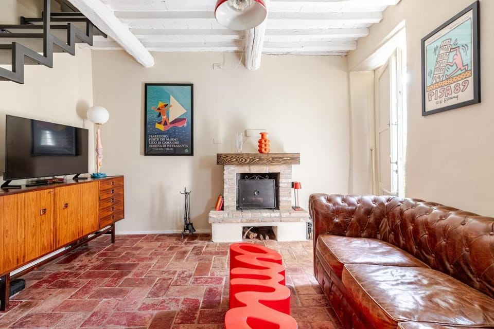 TV and multimedia, Living room, Evening entertainment, fireplace