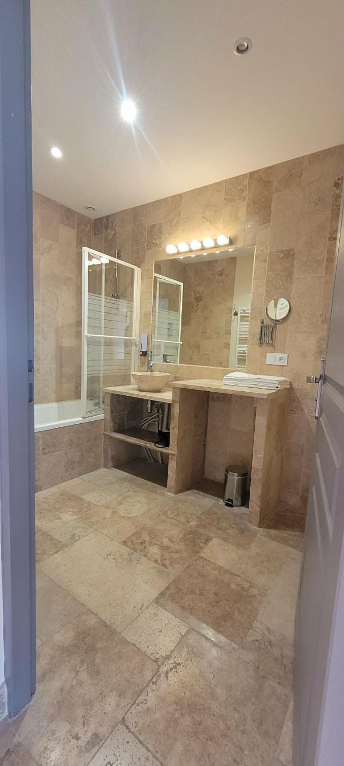 Shower, Bathroom, towels