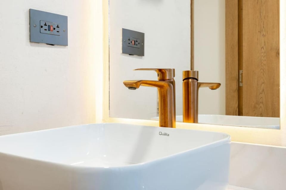 M301 Poblado Apt close to lleras park jacuzzi AC Apartment in Medellin