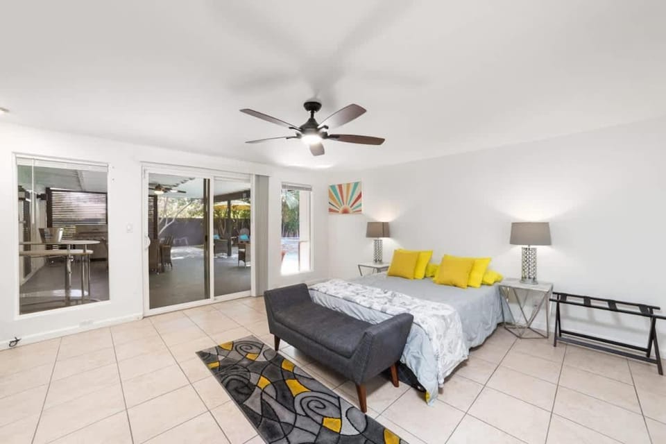 3BR 2BA Home in Palm Springs with Private Pool House in Palm Springs