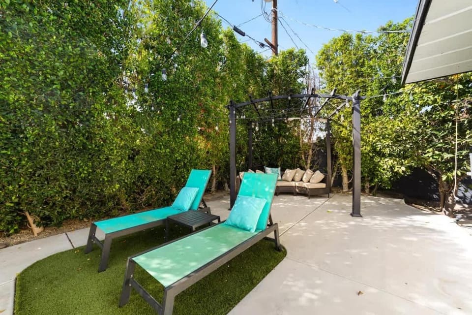 3BR 2BA Home in Palm Springs with Private Pool House in Palm Springs