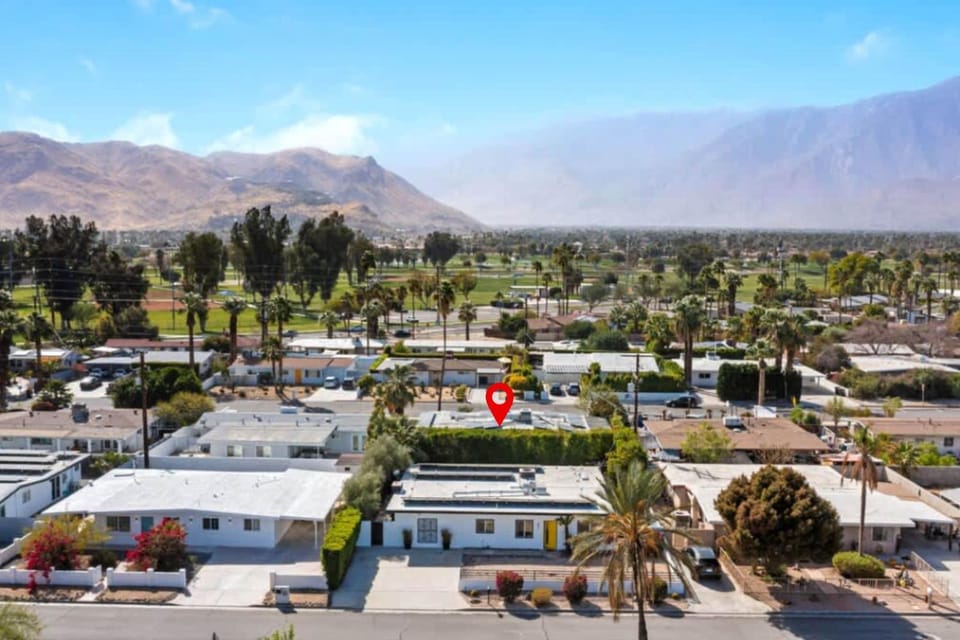 3BR 2BA Home in Palm Springs with Private Pool House in Palm Springs