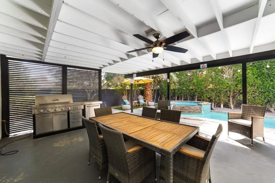 3BR 2BA Home in Palm Springs with Private Pool House in Palm Springs