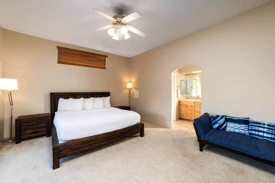 Stylish 3BD home in La Quinta Cove with a Private Pool and Jacuzzi House in La Quinta