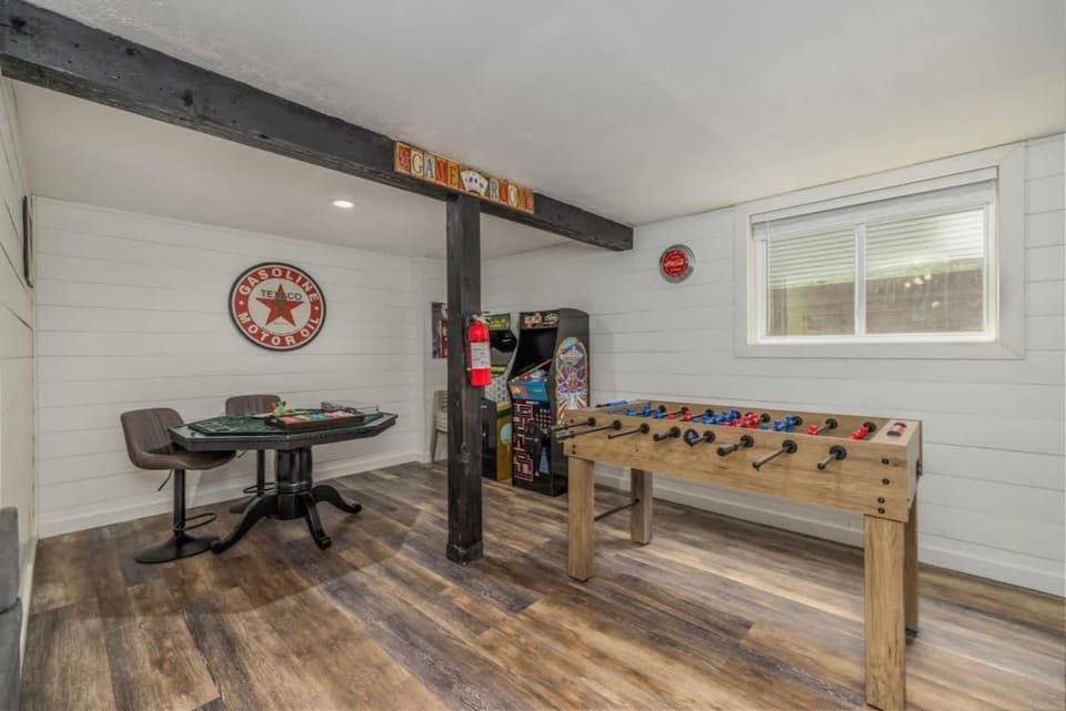 Tribe and Vibe In Downtown CDA Modern Comfort And Fun For You And Your Crew, Just Steps From Downtown House in Coeur dAlene