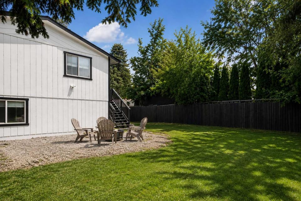 CDA Family Fun Hot Tub, Game Room And More House in Coeur dAlene