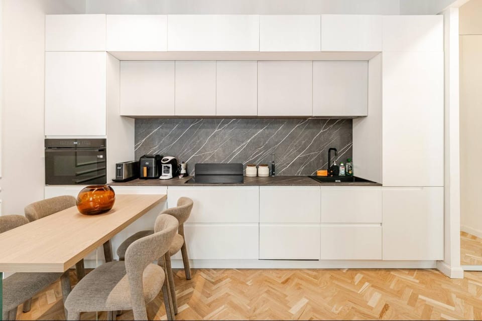 Coffee/tea facilities, Kitchen or kitchenette, Dining area, minibar, toaster