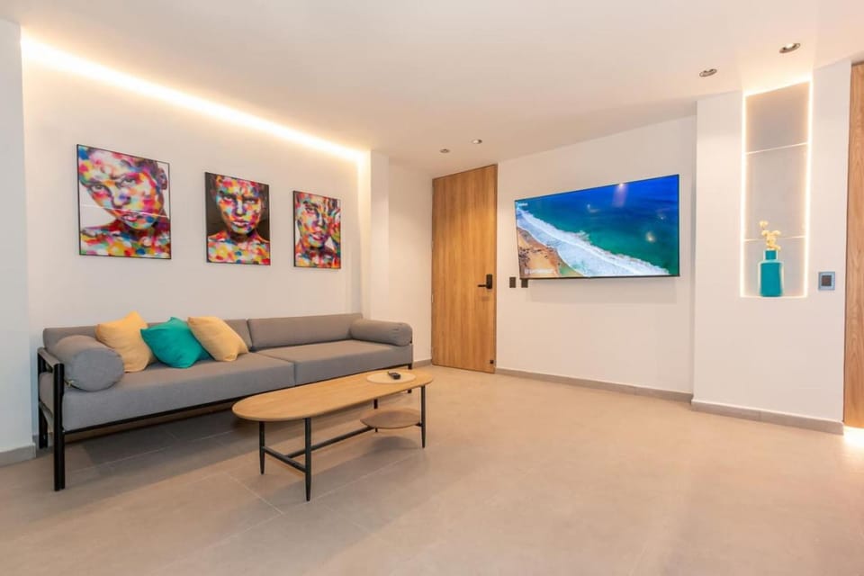 7BR Poblado House close to Lleras Park Jacuzzi AC House in Medellin