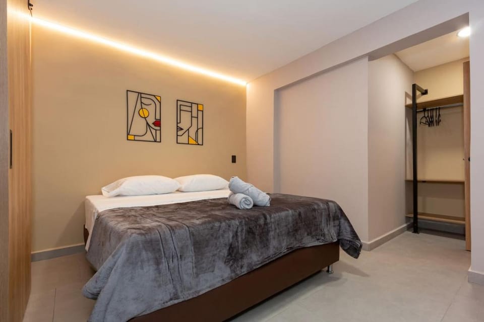 7BR Poblado House close to Lleras Park Jacuzzi AC House in Medellin