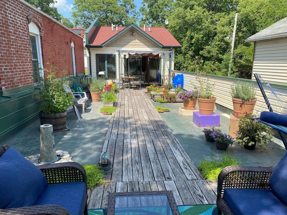 Pepin Marina Retreat Cottage Apartment with Deck Apartment in Pepin